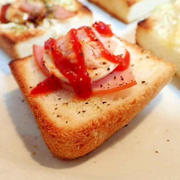 ハムとゆで卵とサラダチキンのミニトースト